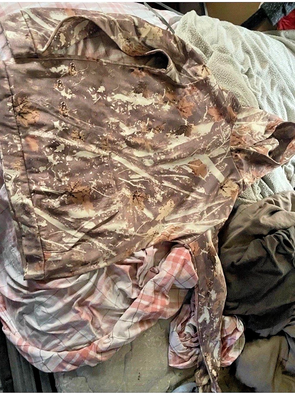 Unbranded men’s camouflage sweatshirt
